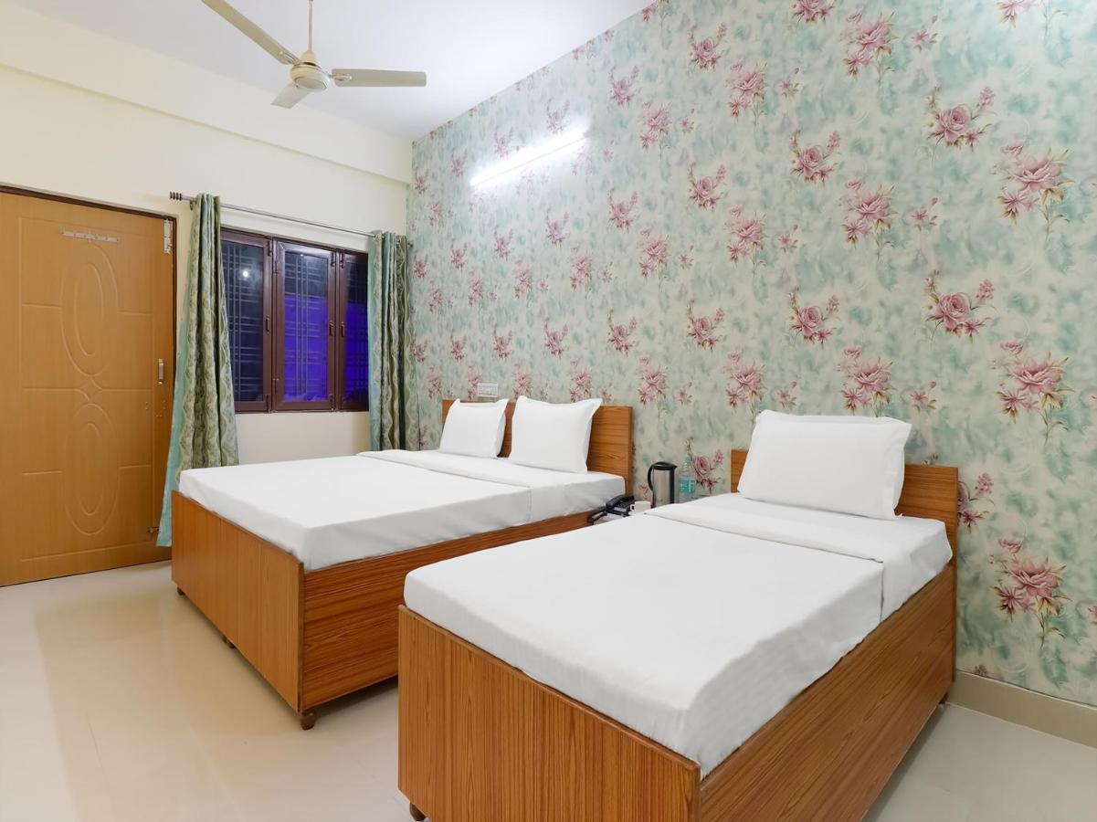 Oyo 84661 Lakshmi Home Stay Jhajra Ngoại thất bức ảnh