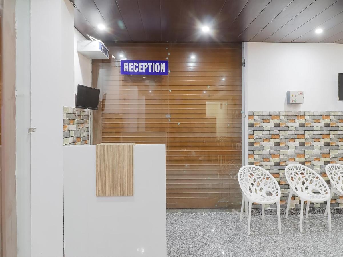 Oyo 84661 Lakshmi Home Stay Jhajra Ngoại thất bức ảnh