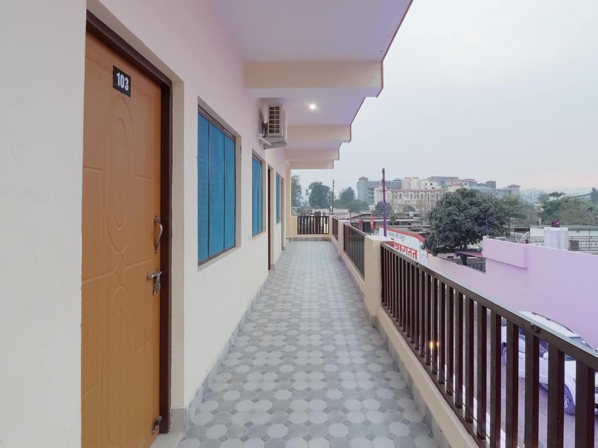 Oyo 84661 Lakshmi Home Stay Jhajra Ngoại thất bức ảnh