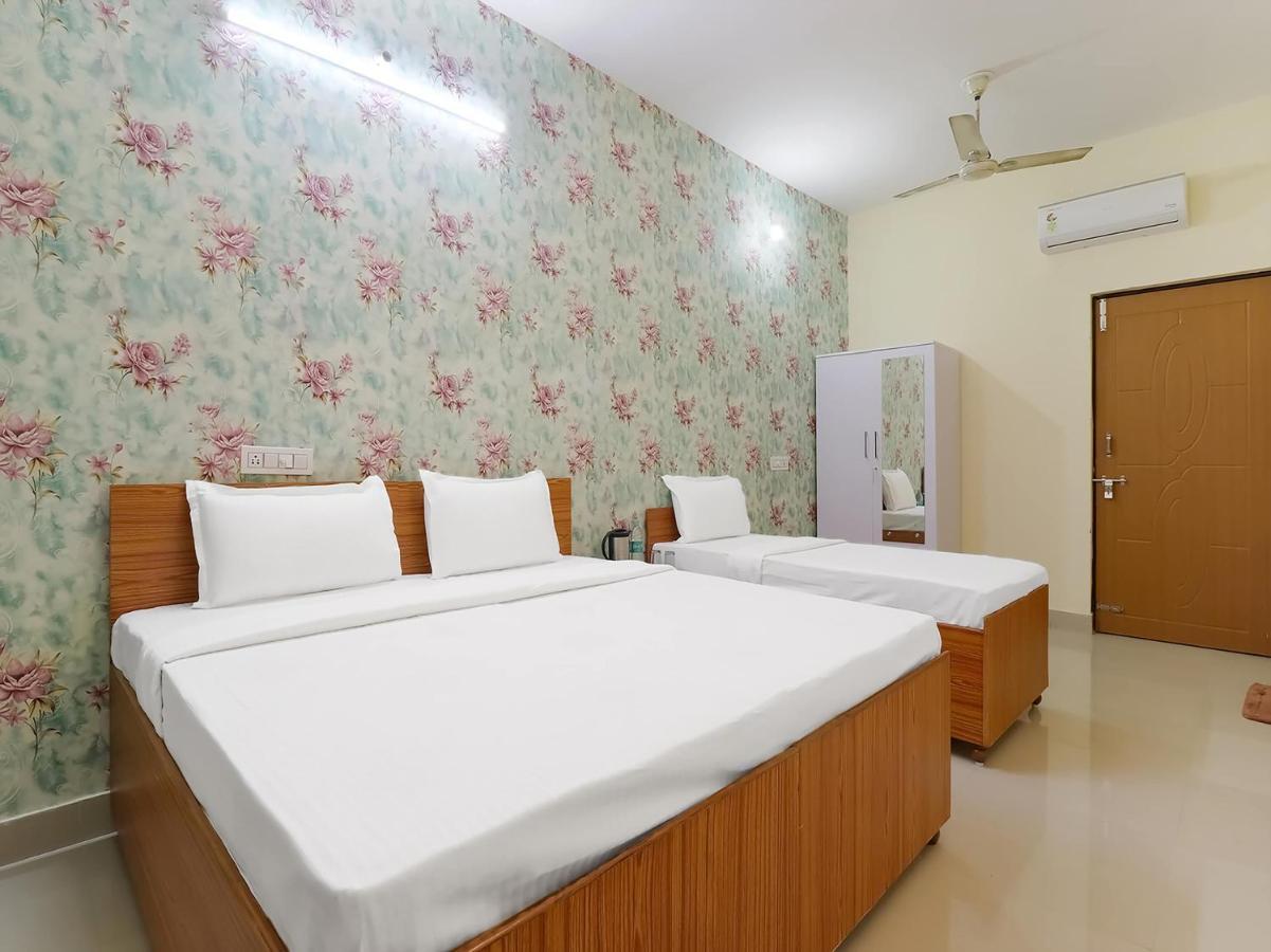 Oyo 84661 Lakshmi Home Stay Jhajra Ngoại thất bức ảnh