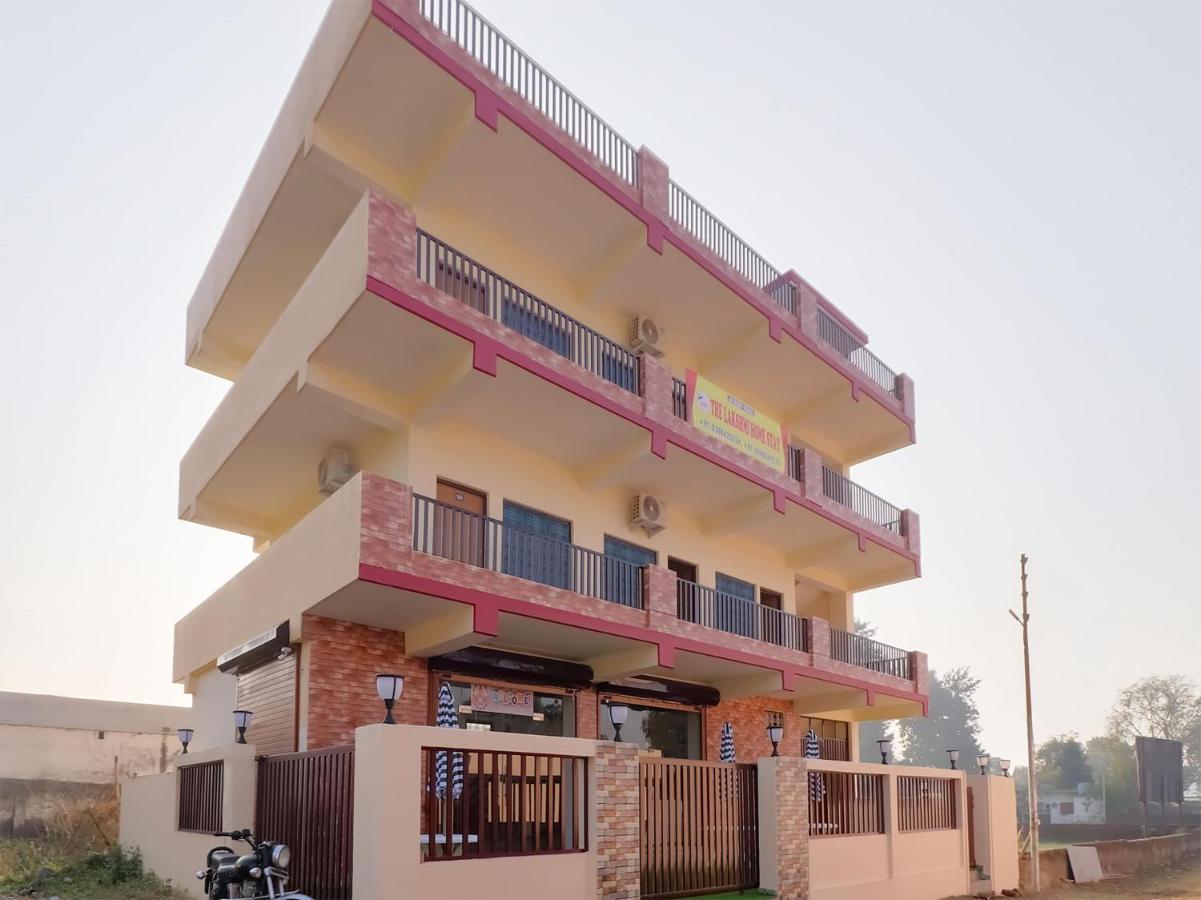 Oyo 84661 Lakshmi Home Stay Jhajra Ngoại thất bức ảnh